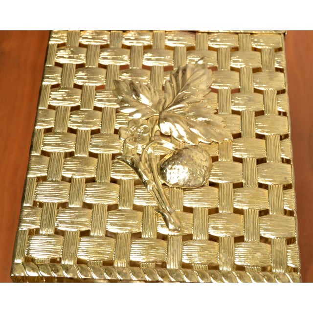 1980s Hollywood Regency Handwoven Gold Lattice Metal Tissue Box Cover For Sale In Miami - Image 6 of 12