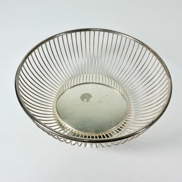 1970s 1970s Vintage Hollywood Regency Boho Chic Gorham Silverplate Wire Bread Basket Serving Dish For Sale - Image 5 of 9