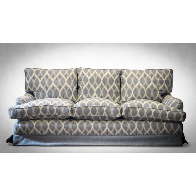 Up for grabs here is an exquisite peter dudgeon 3 seater sofa in stunning jane churchill fontane blue linen mix fabric....