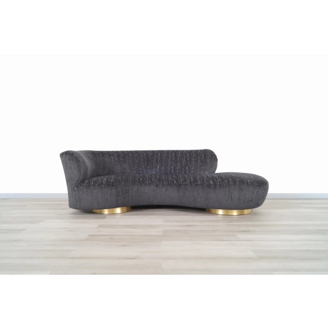 Mid-Century Modern Serpentine Sofa in the Style of Vladimir Kagan For Sale In Los Angeles - Image 6 of 13