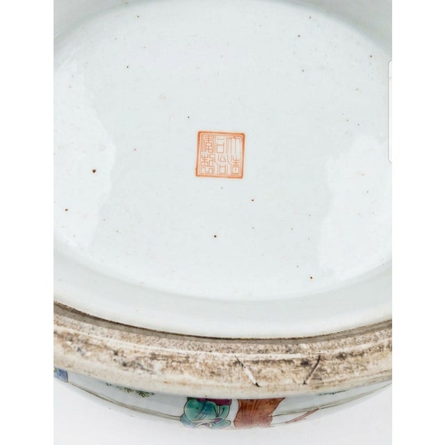 Late 18th Century Qing Dynasty (Qianlong Reign) Tureen W/Lid and Stand Palace Scene For Sale In Los Angeles - Image 6 of 7