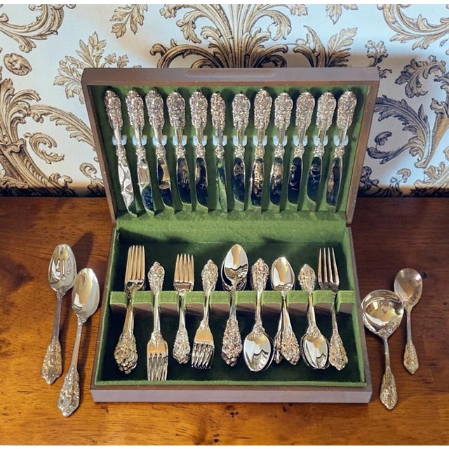 “Baroque by Godinger” Silverplate 65-Piece Flatware Set: Service for 12 With Serving Pieces and Vintage Storage Chest For Sale - Image 16 of 18