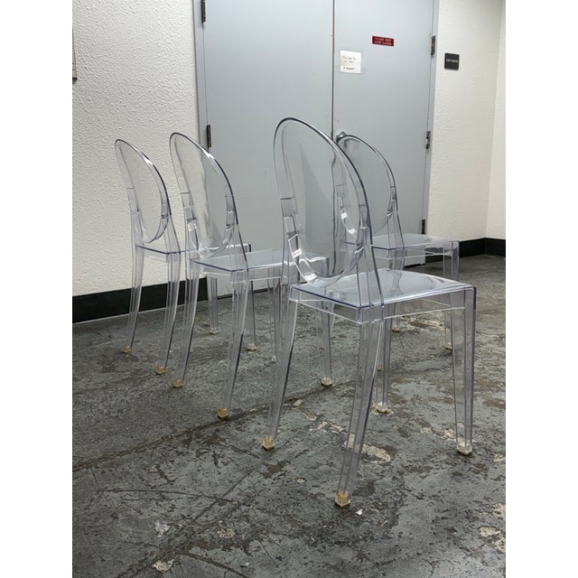 2010s In the Style of Philippe Starck for Kartell Louis Ghost Clear Side Chairs, Set of Four For Sale - Image 5 of 12