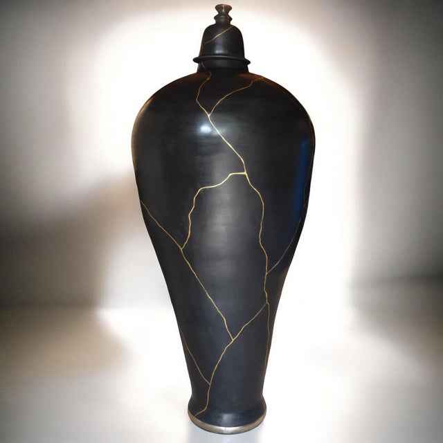 Early 21st Century Black Kintsugi Resilio Vase by Myriam Greff For Sale - Image 5 of 9