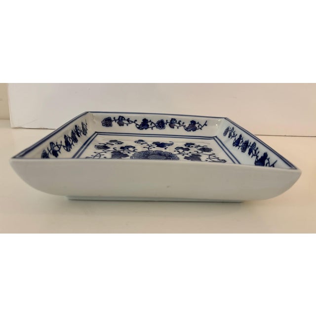 Chinoiserie Asian Chinese Blue and White Porcelain Bowl Square Shape 9 In. For Sale - Image 3 of 6