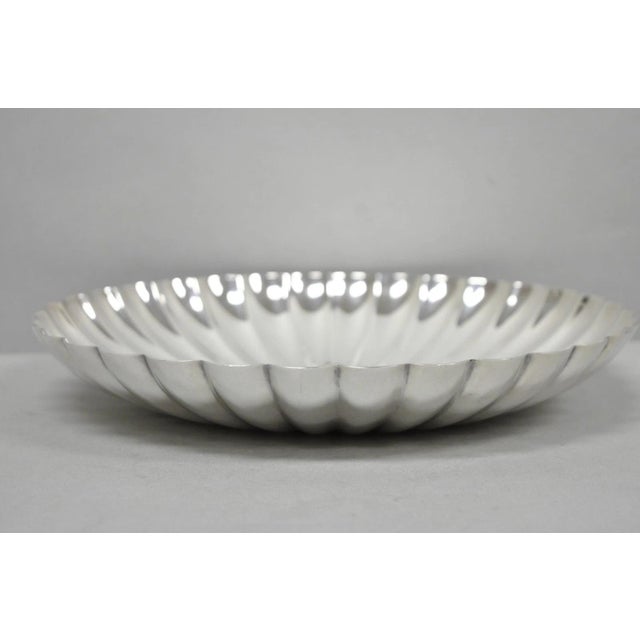 Traditional Antique Elkington English Regency 10.5" Round Scalloped Silver Plated Bowl Dish For Sale - Image 3 of 11
