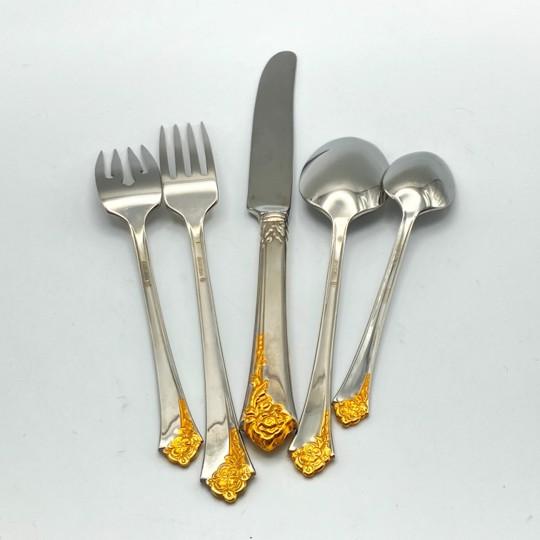 Late 20th Century Oneida Cube “Golden Damask Rose” Stainless Flatware 50 Pieces (Service for 9 With Hostess Pieces and Storage Chest) For Sale In Philadelphia - Image 6 of 18