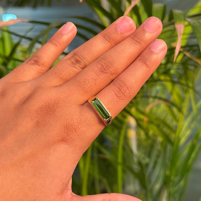 2.19 Carat Certified Green Tourmaline Baguette Ring in 18k Solid Gold Size 5 For Sale - Image 10 of 15