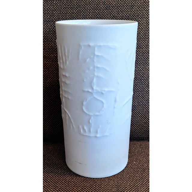 1960s Mid-Century White Porcelain Vase by Cuno Fischer for Rosenthal, 1960s For Sale - Image 5 of 5