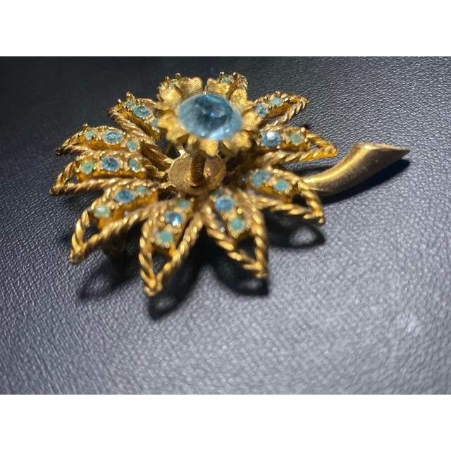 1960s Hattie Carnegie Trembler Crystal Aqua Flower Brooch Signed For Sale In South Bend - Image 6 of 6