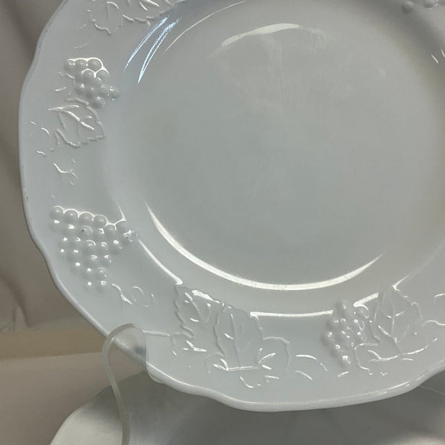 1970s Americana Arts & Crafts Indiana Glass Co. Grape Leaf Cluster Dinner Plates - Set of 8 For Sale - Image 12 of 12