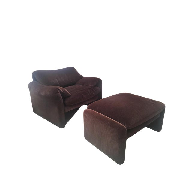 The iconic Maralunga seating set for Cassina, designed by Vico Magistretti in 1973, consists of an armchair and a footrest...