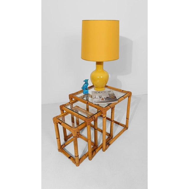 1960s Vintage Italian Bamboo Cane and Rattan Nesting Tables with Clear Glass Top, 1960s, Set of 3 For Sale - Image 5 of 18