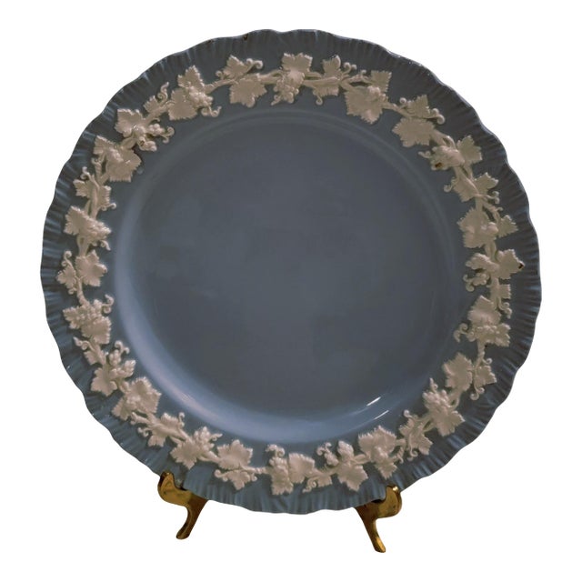 1950s Wedgwood Etruria Cream on Blue Embossed Queensware 8" Salad Plate Barlaston, Lavendar on Cream Shell Ribbed Edge Pattern For Sale