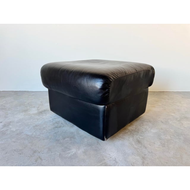 This vintage Italian Postmodern ottoman by Natuzzi is a sleek and versatile addition to any modern or contemporary space....