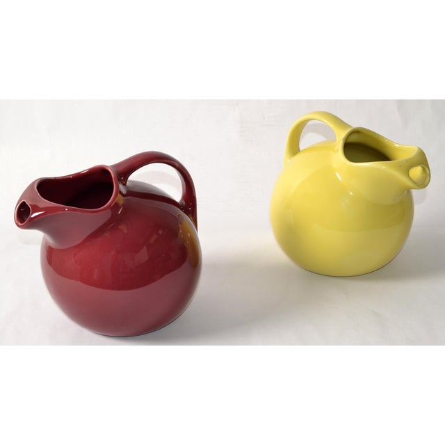 This Mid-Century Modern HALL Pottery Tilted Ball Pitcher in Burgundy is perfect for serving beverages. Its 1950s style...