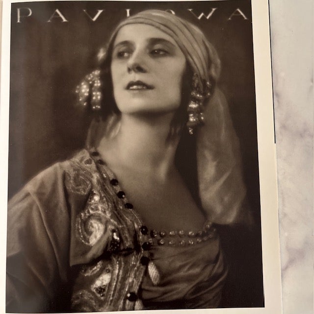 Vanity Fair Portraits 1913-2008 Softcover Coffeetable Fashion Photography Book For Sale In New York - Image 6 of 8