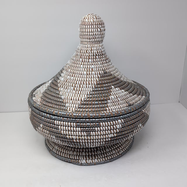 1990s Handwoven African Style Large Cone Lid Basket Wicker Storage Tribal Geometric For Sale - Image 4 of 10