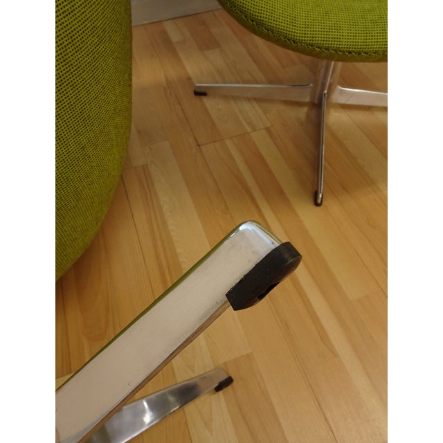 1960s Pair Arne Jacobsen Swan Chairs Early Edition Model 1066 For Sale - Image 17 of 18