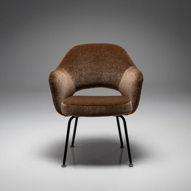 Eero Saarinen Model 71 Dining Chair in Deep Brown Mohair by Eero Saarinen for Knoll, 1960s For Sale - Image 4 of 13