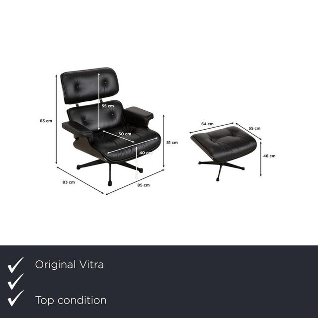 The Vitra Eames Lounge Chair with matching ottoman is a classic of modern furniture design. The set offered here features...