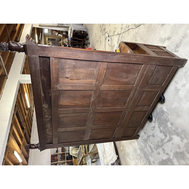 Renaissance Style Chest Bench in Walnut, 1890s For Sale - Image 4 of 16