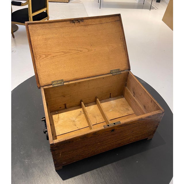 Wood Primitive Wooden Keepsake Box – Ralph Lauren Farmhouse Style Rustic Chest, Early 20th Century Patina For Sale - Image 7 of 7