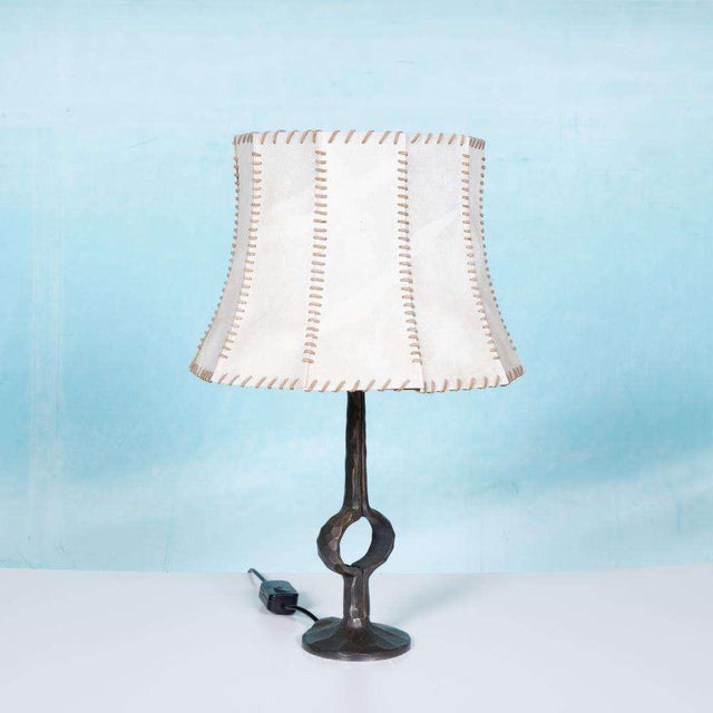 Brutalist table lamp from the seventies - bronze and organic material Unique sculptural table lamp from the 70s, made of...