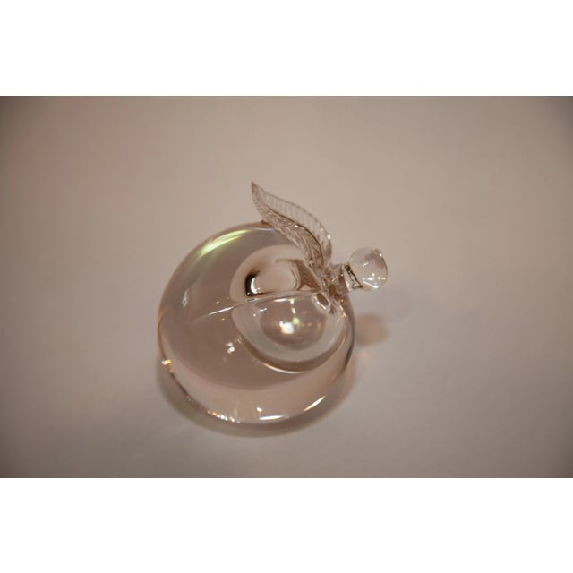 Murano Alfredo Barbini Murano Oggetti Glass Apple Paper Weight For Sale - Image 4 of 9