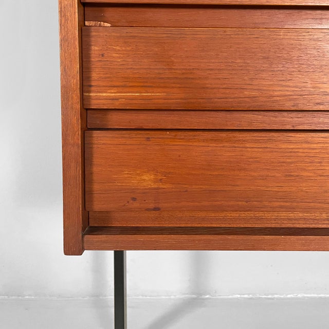 1960s Italian Floor to Ceiling Bookcase in Wood, Black Metal and Brass, 1960s For Sale - Image 5 of 18