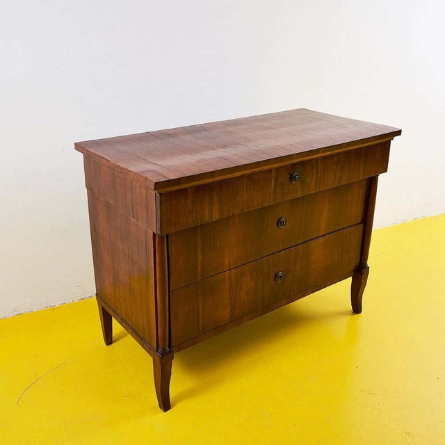 Discover the beauty of this vintage chest of drawers, a true masterpiece of craftsmanship that exudes the charm of a...