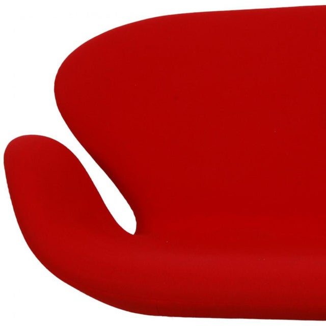 Swan Sofa in Red Fabric by Arne Jacobsen For Sale - Image 14 of 18