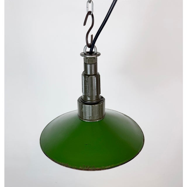 Metal Industrial Green Enamel Military Pendant Lamp with Cast Aluminium Top, 1960s For Sale - Image 7 of 18