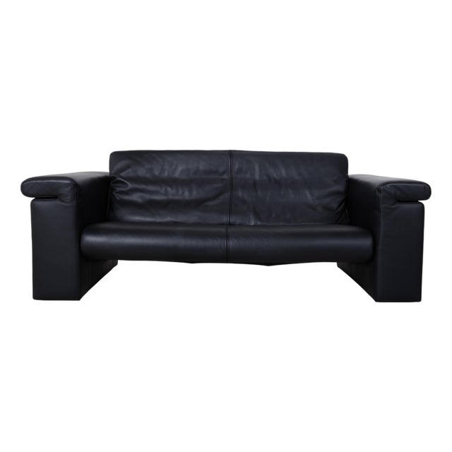 Model 6800 Three-Seater Leather Sofa in Black with Manual Function by Rolf Benz For Sale