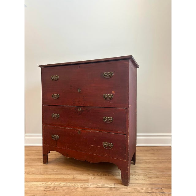 Farmhouse 1700’s Early American Pine Large Mule Chest W/ Lift Top For Sale - Image 3 of 12