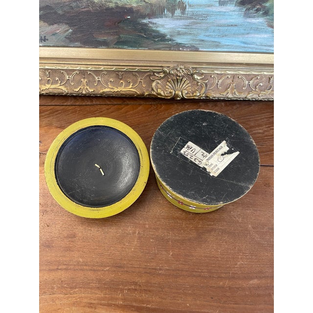 Olive Vintage Hand-Painted Lacquered Wood Lidded Box With Heart Motif. For Sale - Image 8 of 9