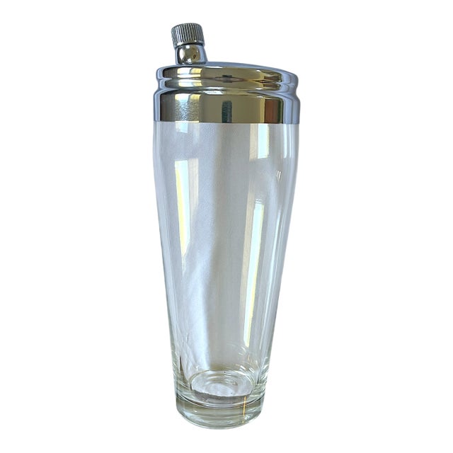 1950s Oversized Chrome & Glass Cocktail Shaker – Barware Classic After Ralph Lauren Dorothy Thorpe For Sale