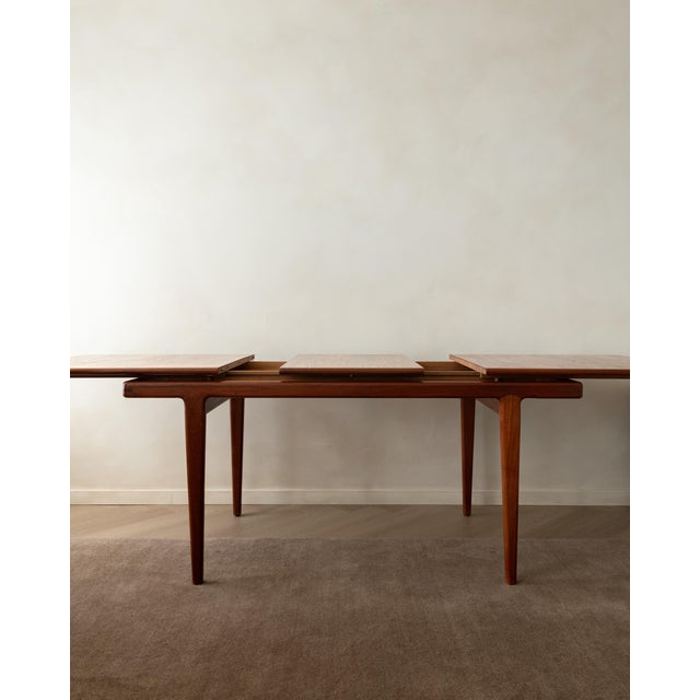 Sven Ellekaer Danish Modern Teak Extendable Dining Table attributed to Sven Ellekaer, Denmark, 1960s For Sale - Image 4 of 18