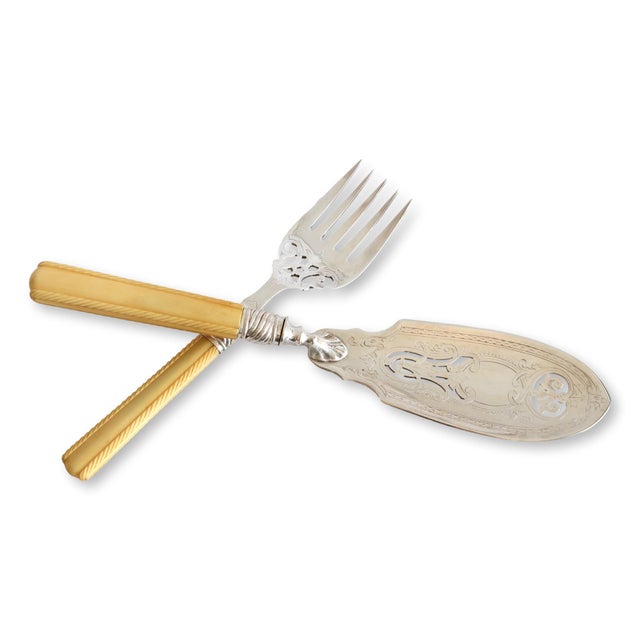 English Carved Handle Fish Servers in Original Box For Sale - Image 4 of 6