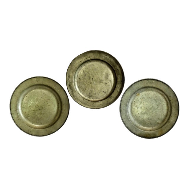 Set of Three Late 18th-Century European Pewter Dinner Plates For Sale