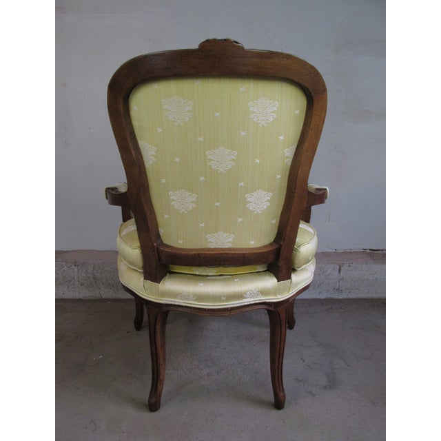Vintage French Louis XV Style Fauteuils by Hickory Furniture Co., a Pair For Sale In New York - Image 6 of 14