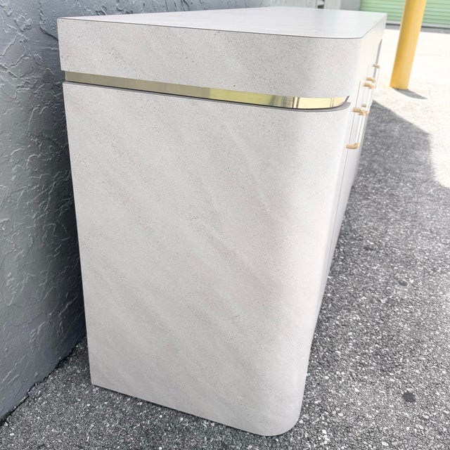 1980s Postmodern Lavender Textured Laminate Credenza With Gold Accent For Sale - Image 5 of 8