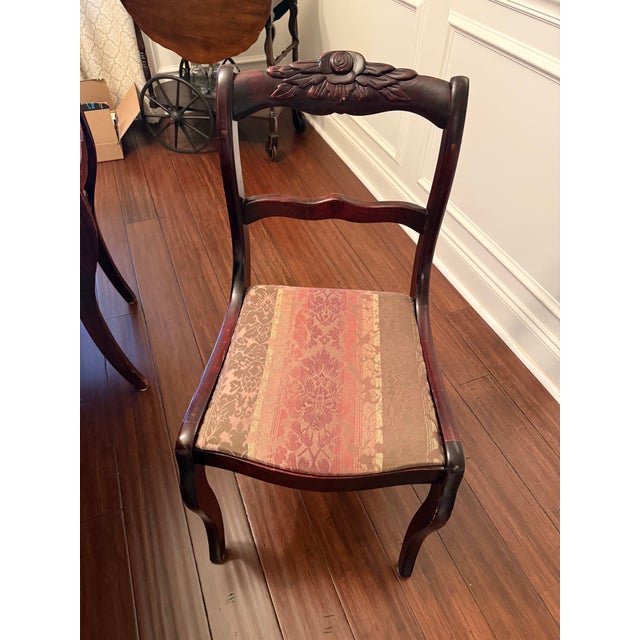 Davis Cabinet Company 1950s Davis Cabinet Co. Duncan Phyfe Style Cherry Dining Table & 6 Chairs For Sale - Image 4 of 11