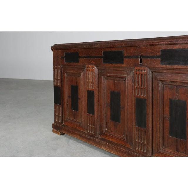 A remarkable survivor from 17th‑century France, this oak linen chest. It embodies the strength, craftsmanship, and...