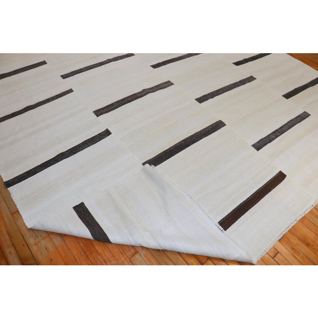 Late 20th Century Late 20th Century White Brown Room Size Turkish Kilim - 10'7" x 13'2" For Sale - Image 5 of 18