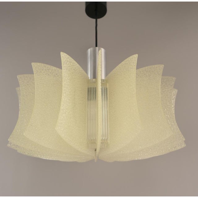 Pendant luminaire with highly reflective acrylic elements. The lamp gives a cosy, non-dazzling light. The lamp has been...