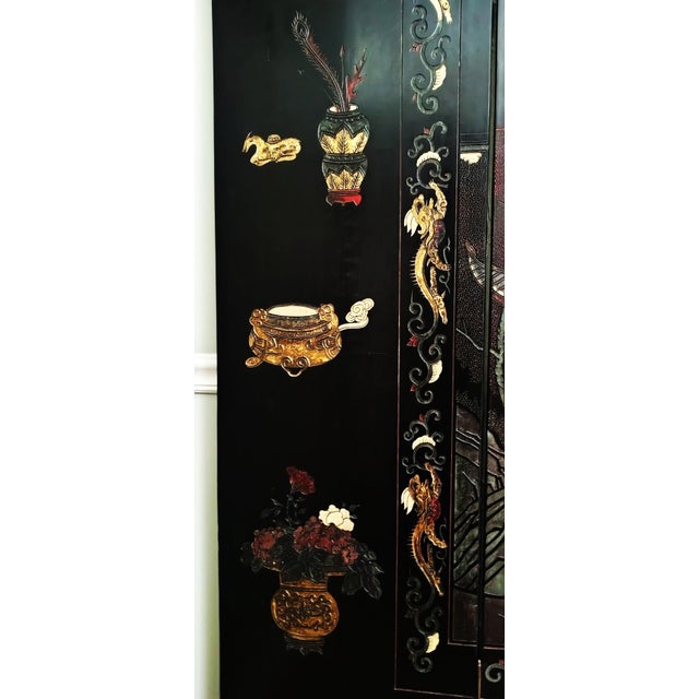 1960s Grand Chinese Export Eight Panel Lacquered Coromandel For Sale - Image 5 of 17
