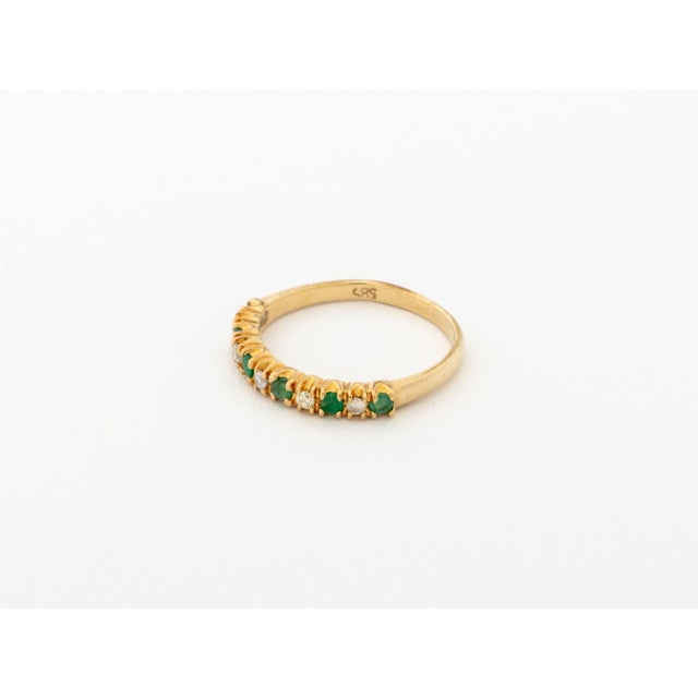 Late 20th Century Modernist Emerald and Diamond 14k Yellow Gold Band Ring For Sale - Image 5 of 8