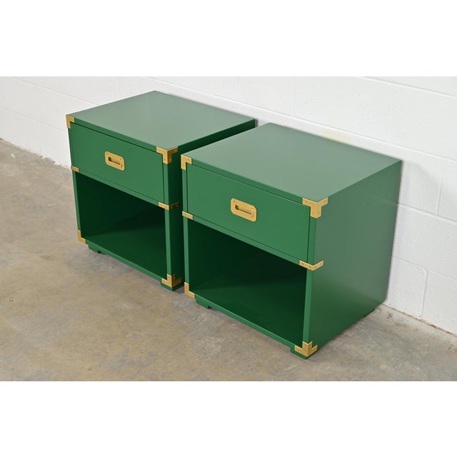 Mid-Century Modern Henredon Mid-Century Hollywood Regency Campaign Green Lacquered Nightstands, Newly Refinished For Sale - Image 3 of 12