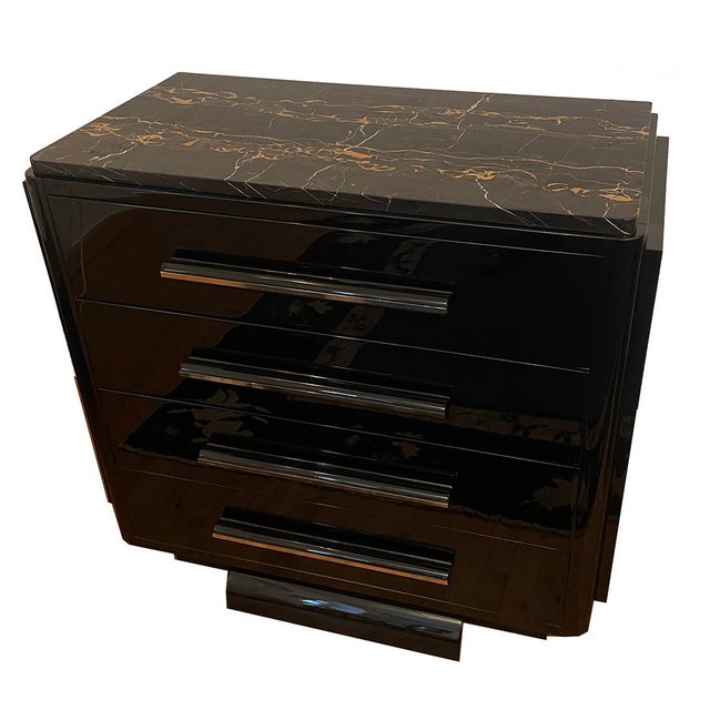 Art Deco Chest of Drawers in Black Lacquer, 1930, in Very Good conditions. Designed 1920 to 1949